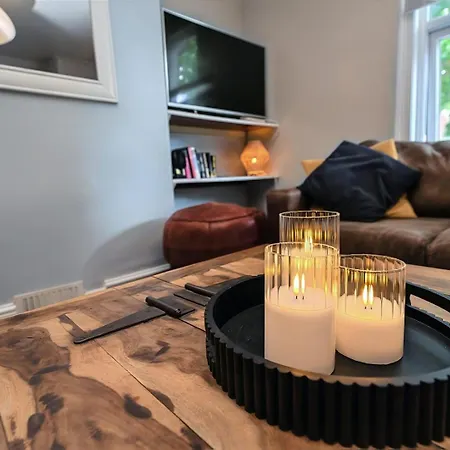 Modern 1-bed On Vibrant Gloucester Road Apartment