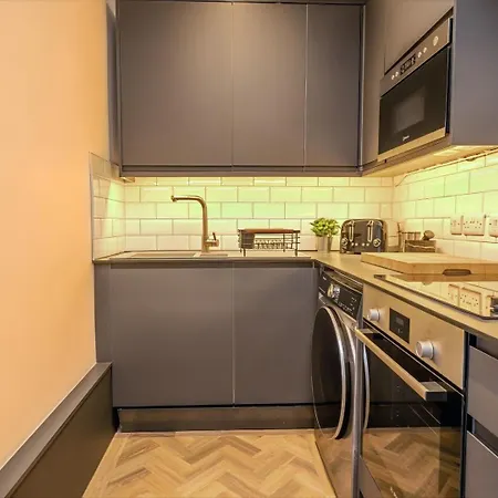 Modern 1-bed On Vibrant Gloucester Road Bristol