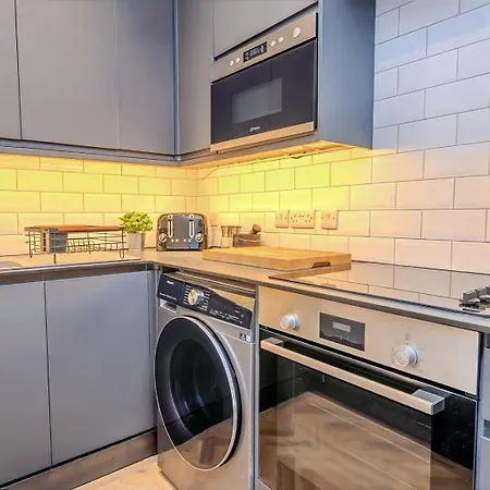 Apartment Modern 1-bed On Vibrant Gloucester Road