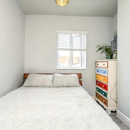 Modern 1-bed On Vibrant Gloucester Road