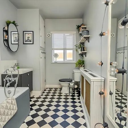 Apartment Modern 1-bed On Vibrant Gloucester Road *